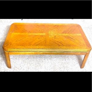 A very real wood, strong Table.